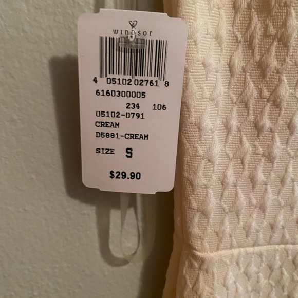 Cream/off white Dress with semi open back - Picture 3 of 3